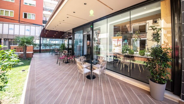 Bar (on property) - City Center Hotel (Tirana)