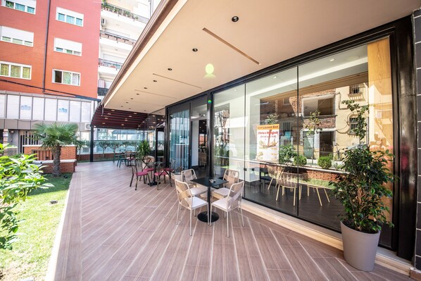 Bar (on property) - City Center Hotel (Tirana)