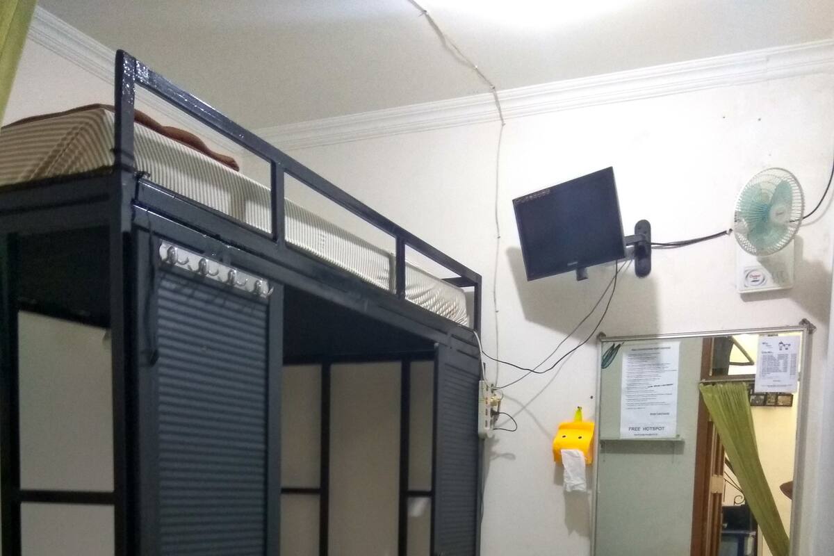 Bunk Bed Shared Bathroom Fan TV Cable | WiFi (free), bed sheets