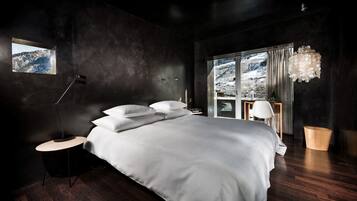 Doppelzimmer (Zumthor) | Hochwertige Bettwaren, Zimmersafe, individuell dekoriert