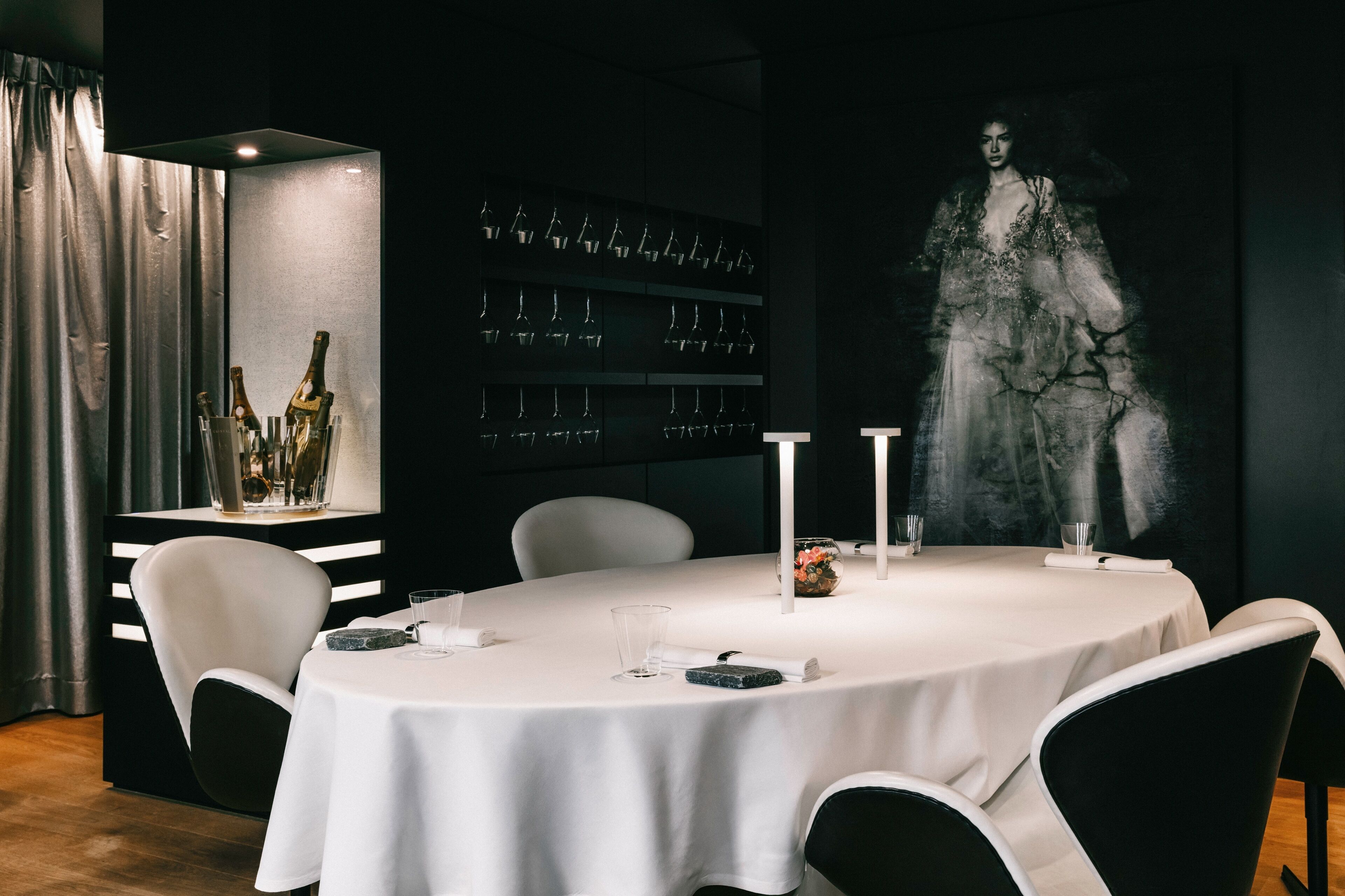 3 restaurants, breakfast, lunch, dinner served; italian cuisine