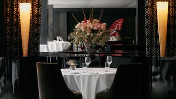 3 restaurants servant le petit déjeuner, le déjeuner et le dîner