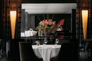 3 restaurants; breakfast, lunch and dinner served  - House of Architects (Vals)