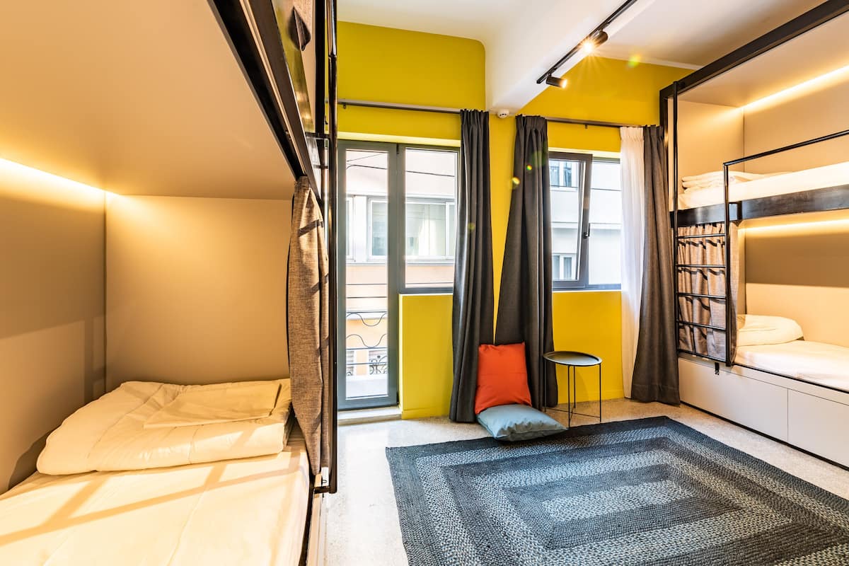 Dormitorio compartido estándar, dormitorio mixto (6 Beds) | Cortinas blackout, insonorización, wifi gratis y ropa de cama