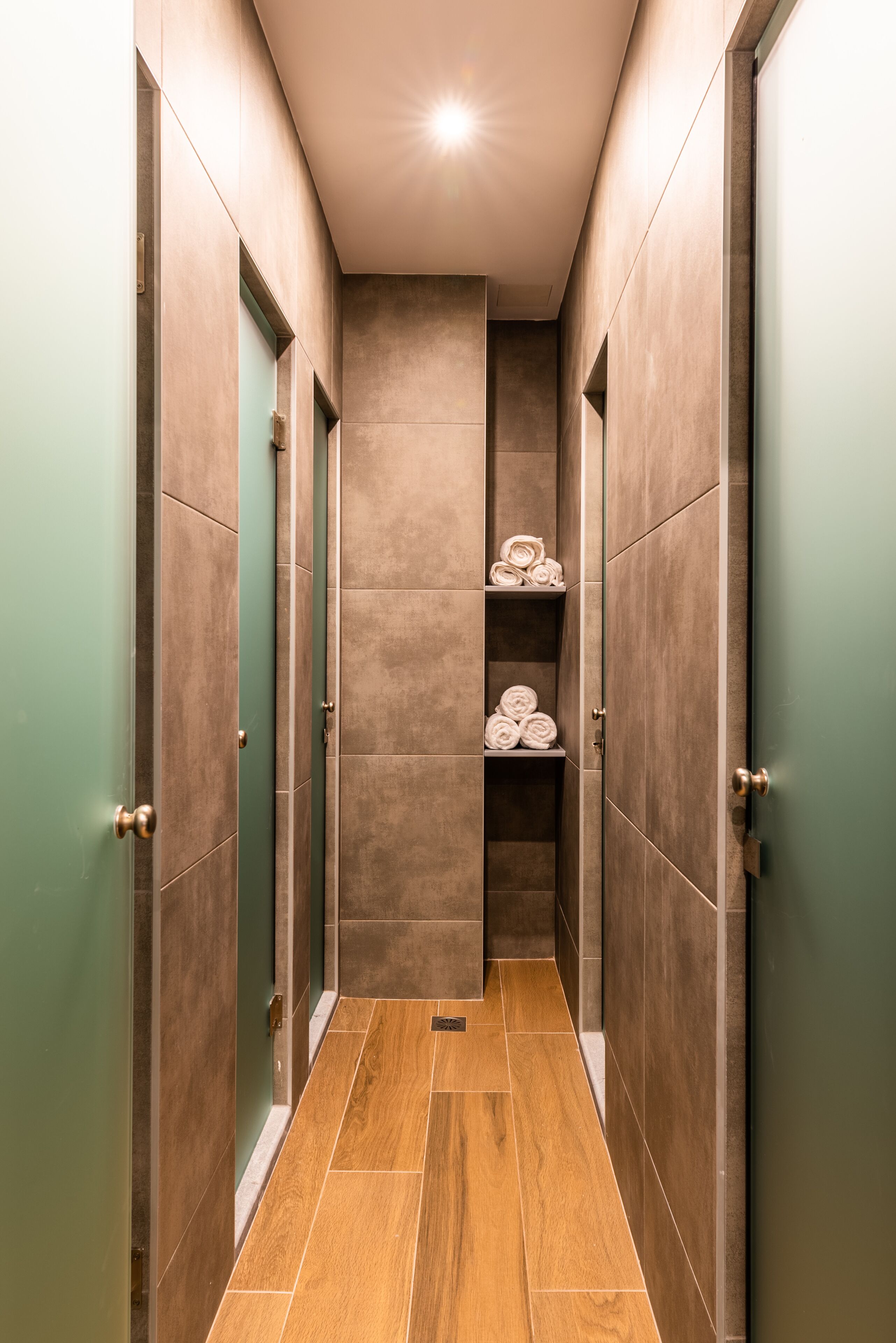 Standard Shared Dormitory, Mixed Dorm (6 Beds) | Bathroom shower