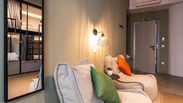 Gemeinsamer Standard-Schlafsaal, Gemischter Schlafsaal (6 beds) | Verdunkelungsvorhänge, schallisolierte Zimmer, kostenloses WLAN