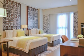 Hochwertige Bettwaren, Betten mit Memory-Foam-Matratzen, Minibar