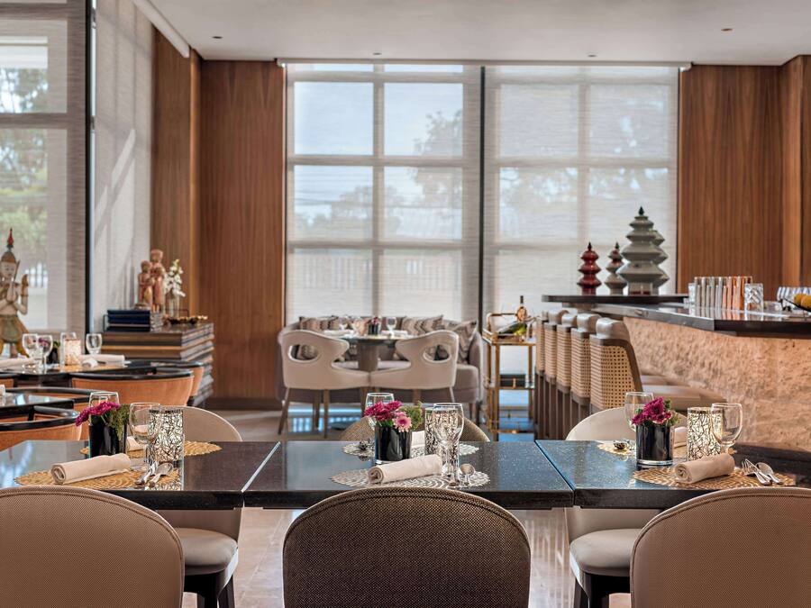 2 restaurants, breakfast, lunch, dinner served; Thai cuisine