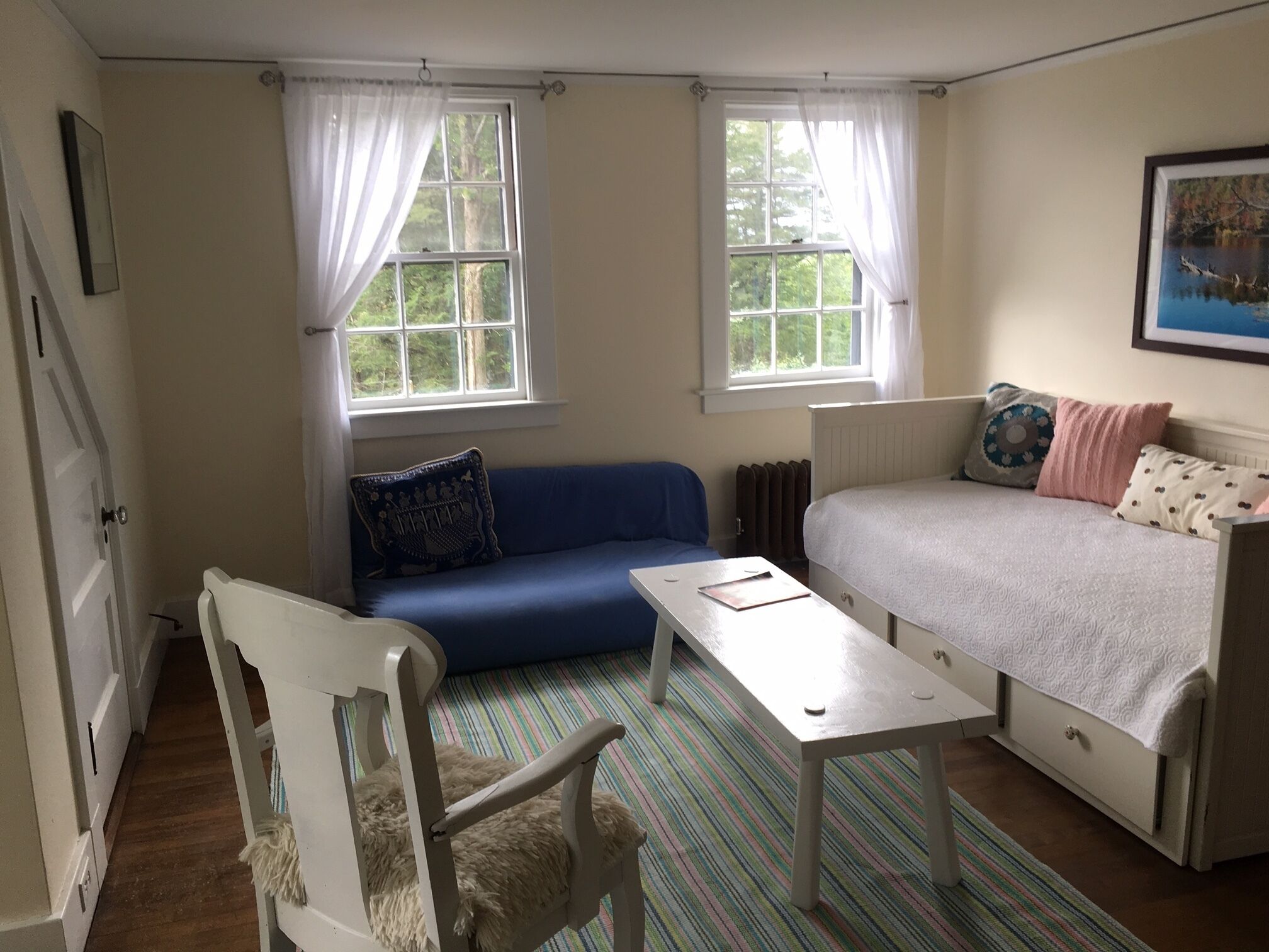Apartment sitting area with day bed