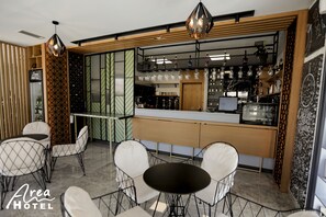 Free daily continental breakfast - Area Hotel (Ksamil)