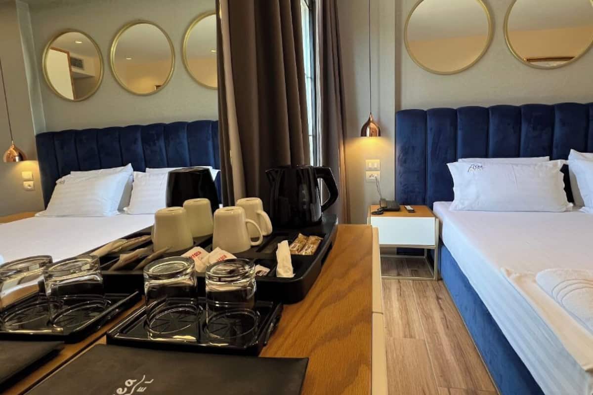Tweepersoonskamer, balkon | 1 slaapkamer, een minibar, een kluis op de kamer, een bureau