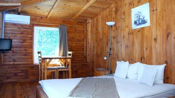 Standard Double Room | Soundproofing, iron/ironing board, free WiFi, bed sheets