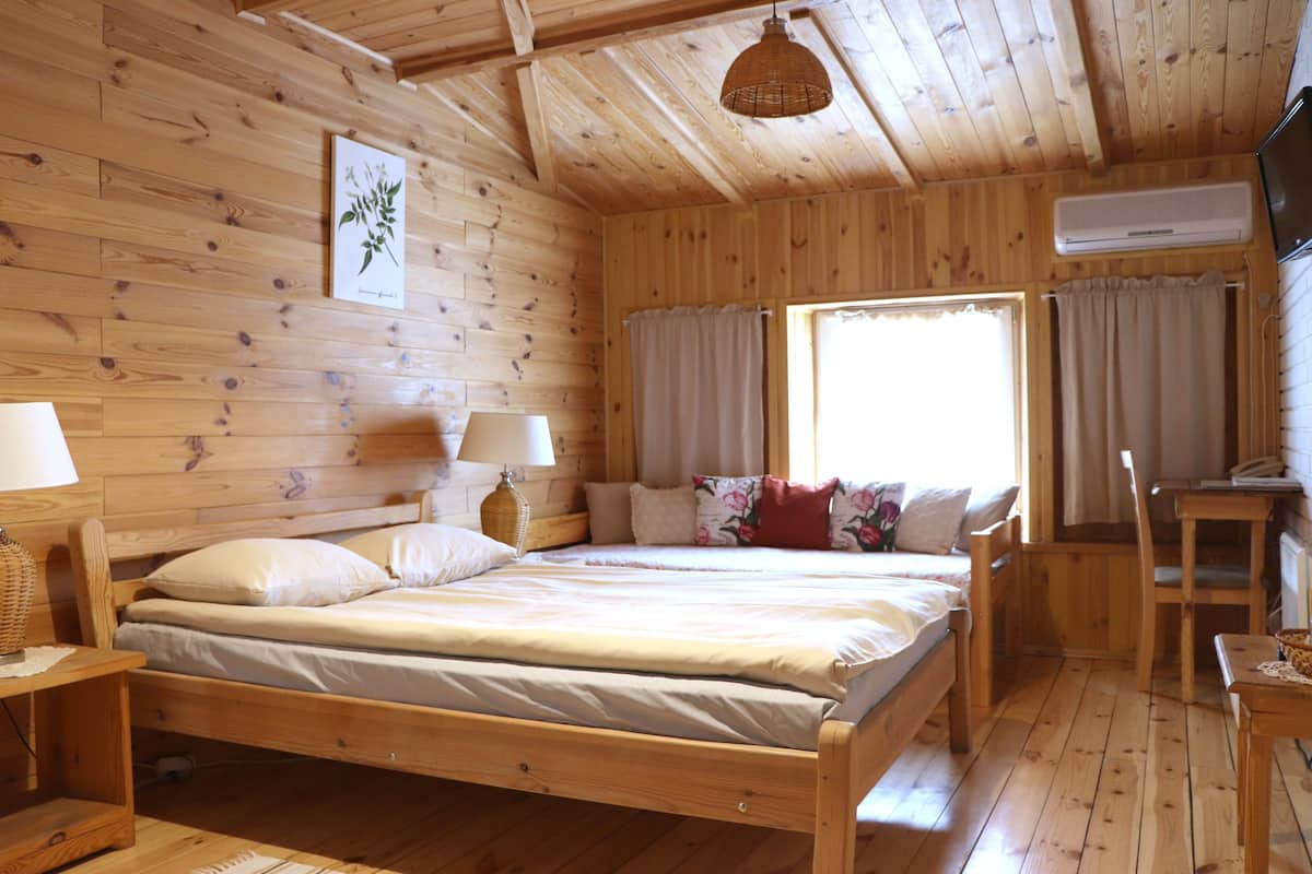 Kamar Double Standar | Setrika/meja setrika, Wi-Fi gratis, dan seprai linen
