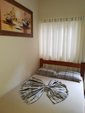 Double Room | Free WiFi, bed sheets - Pousada Castro (Aparecida)