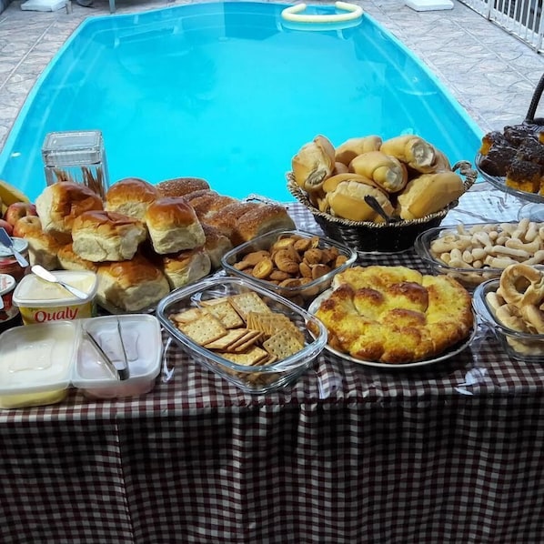 Tägliches inbegriffenes Frühstück zur Selbstbedienung