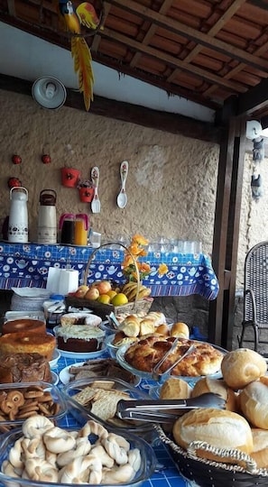 Tägliches inbegriffenes Frühstück zur Selbstbedienung