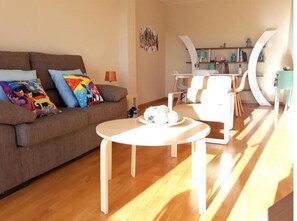 TV, video games, books - Charming Apartment Surrounded by Nature Cerquita del Rio Ebro (Deltebre)