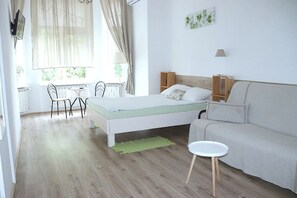 Quarto casal luxo, banheiro privativo | Ferros/tábuas de passar roupa, Wi-Fi de cortesia, roupa de cama