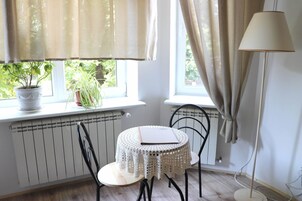 Deluxe tweepersoonskamer, privébadkamer | Een strijkplank/strijkijzer, gratis wifi, beddengoed