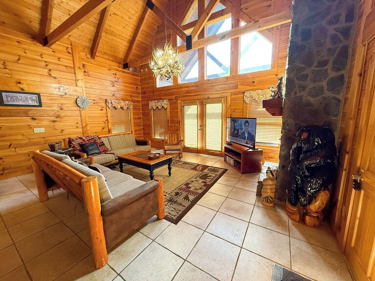 Spacious 5br Mountain Lodge | Hot Tub, Pool Table & Scenic Views - North Carolina