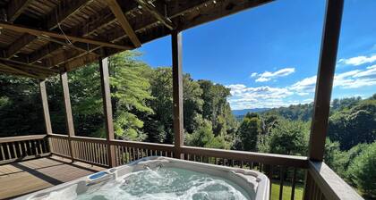 Your Cool Escape Starts Here! 5BR/4BA w/Hot Tub, Pool Table, & WiFi!