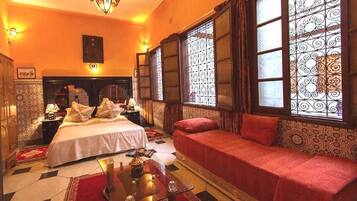 Safae Suite Deluxe | Individually decorated, individually furnished, blackout drapes