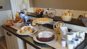 TĂ€gliches inbegriffenes FrĂŒhstĂŒcksbuffet