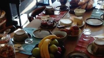 Free daily continental breakfast