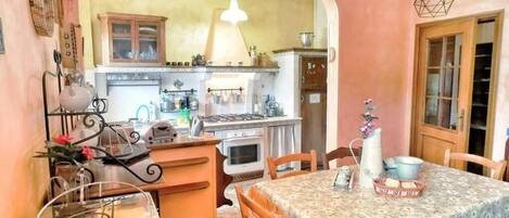 Espressokone, kahvin-/teenkeitin, vedenkeitin