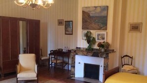 Superior-Doppel- oder -Zweibettzimmer