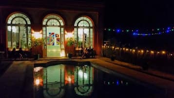 Seasonal outdoor pool, pool umbrellas, sun loungers