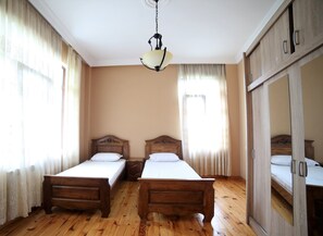 6 bedrooms, WiFi, bed sheets - Gonio Hills, Entire Villa between Batumi and Gonio  (Batumi)