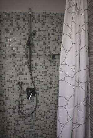 Double Room | Bathroom shower - Verrazzano 37 Guest House (Rome)