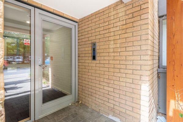 Property entrance - Cromwell Studio (Cambridge)