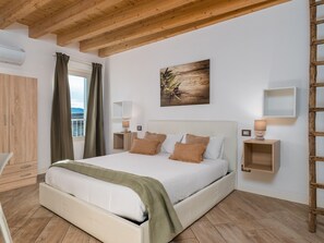 Standard Double Room (L'Ulif) | In-room safe, blackout curtains, free WiFi, bed sheets - Vista Lago (Toscolano Maderno)