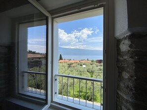 Classic Double Room (El Lac) | In-room safe, blackout drapes, free WiFi, bed sheets - Vista Lago (Toscolano Maderno)