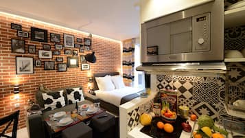 Studio (304) | Private kitchen | Fridge, microwave, stovetop, electric kettle