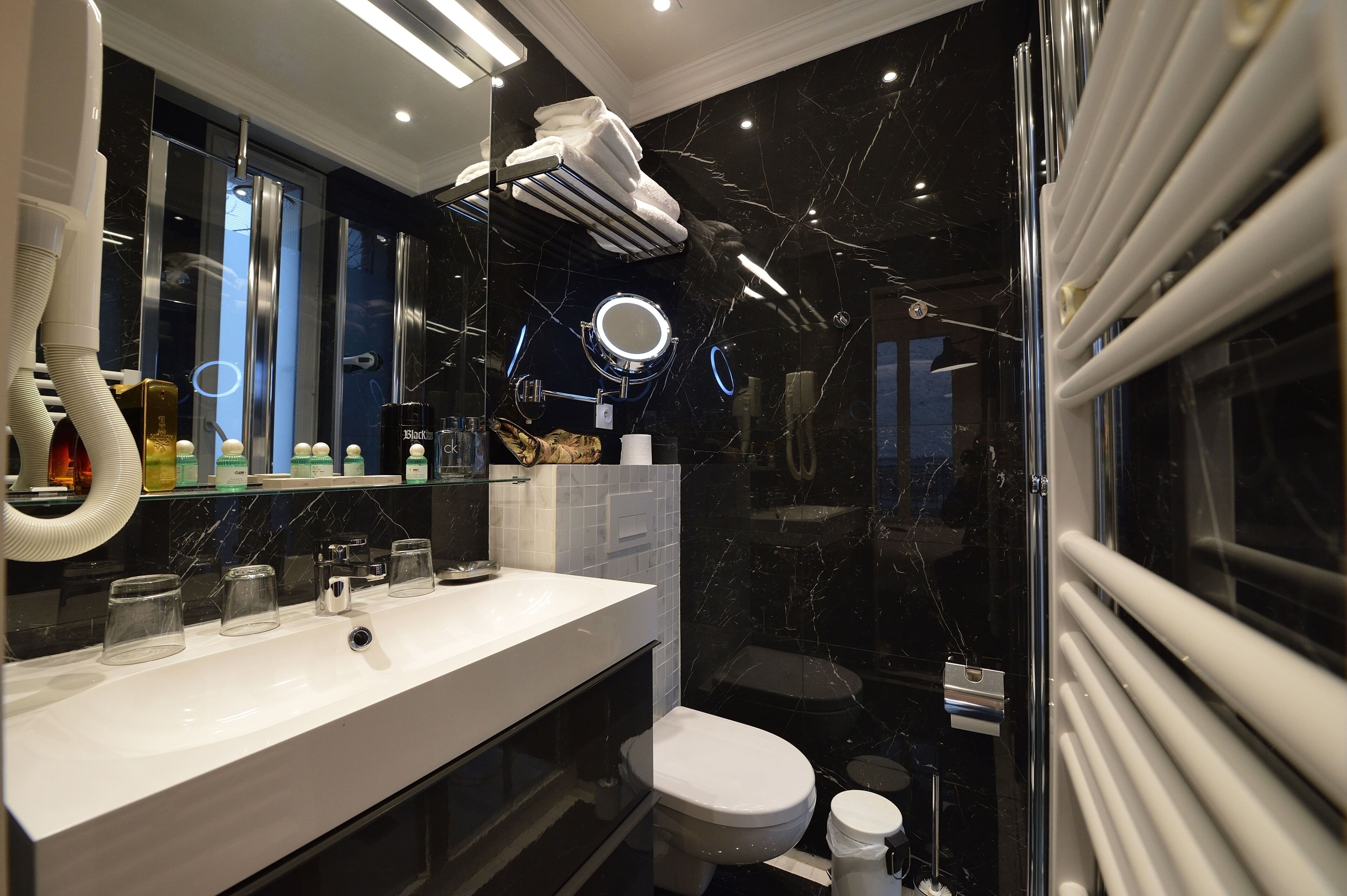 Studio (102) | Bathroom sink