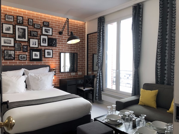 Estudio (302) | Decoración personalizada, escritorio y espacio para trabajar con laptop