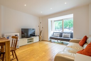 Individually decorated, individually furnished, free WiFi, bed sheets - Cromwell Rooms (Cambridge)