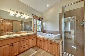 Shower, towels - Come play in the mountains, ski, bike, hike! (South Lake Tahoe)
