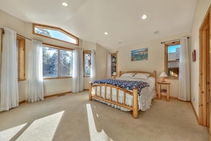3 bedrooms, free WiFi, bed sheets - Come play in the mountains, ski, bike, hike! (South Lake Tahoe)