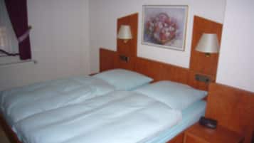 Double or Twin Room | Desk, free WiFi, bed sheets