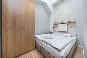 2 slaapkamers, een strijkplank/strijkijzer, reisbedje, wifi