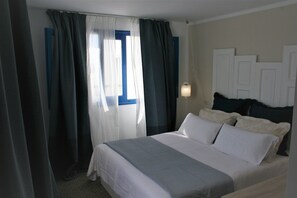 2 bedrooms, iron/ironing board, WiFi, bed sheets - Boutique apartment MariCel (Urb. los Cocoteros)