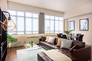 Living room - Luxurious Lawrence House Serviced Apartment (London)