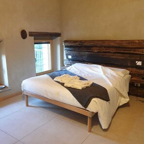 Habitación superior | Decoración personalizada, muebles diferentes y ropa de cama