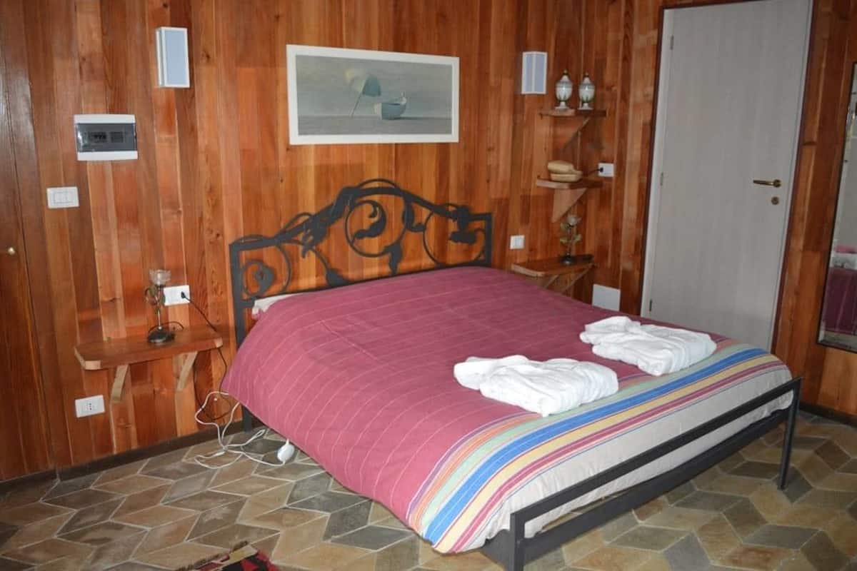 Individually decorated, individually furnished, bed sheets