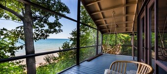 HARBERT PRIVATE LAKEFRONT HOME WITH PRIVATE HOT TUB!