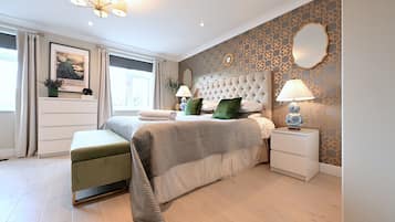 3 bedrooms, in-room safe, desk, iron/ironing board